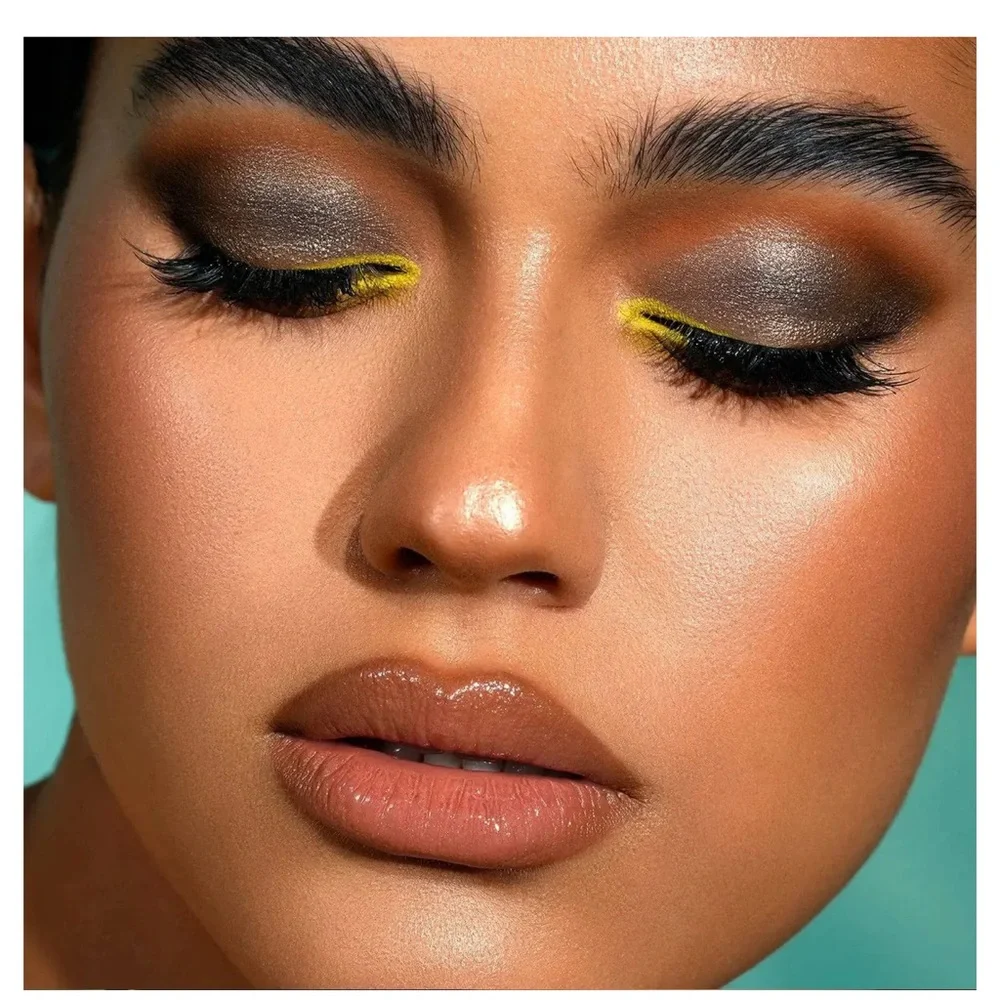 Natasha Denona Glam Green and Gold Yucca Eyeshadow Palette - Picture 4 of 4